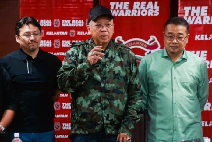 Annuar Musa memberi jaminan segala hutang tunggakan gaji Real Warriors akan diselesaikan. Foto ehsan: NSTP/Nik Abdullah Nik Omar