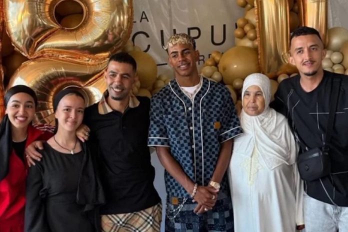 Bapa Lamine Yamal pertahankan pemain itu susulan kontroversi orang kerdil.