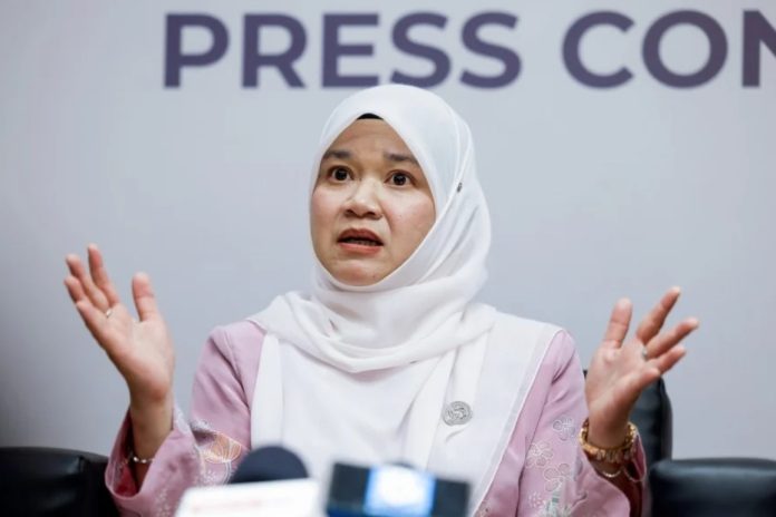 Menteri KPM, Fadhlina Sidek minta orang ramai tidak menokok tambah cerita dalam isu kematian Zara Qairina.