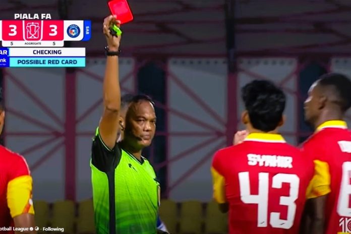 HASROL Bekas pengadil FIFA tempelak mutu pengadilan Hasrol Amir ketika perlawanan Piala FA antara Sabah dan Selangor.