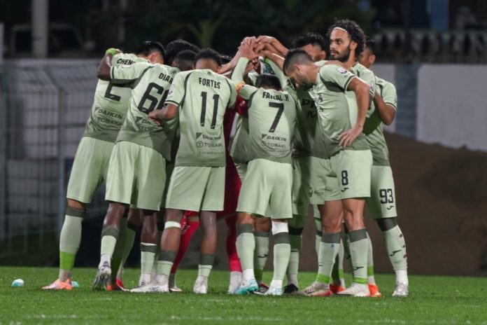 SelangorFC Selangor FC bergelut kerana campurtangan pengurusan.