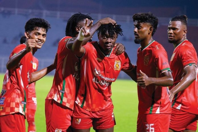 Kelantan TRW Kelantan TRW antara yang saban tahun berdepan masalah kewangan dan tunggakan gaji.