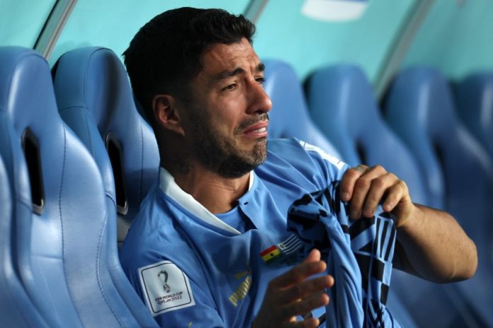 Luis Suarez terlepas Piala Dunia kelima.